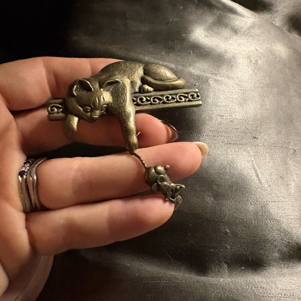 Antique Bronze Cat Ornament - Picture 3 of 4